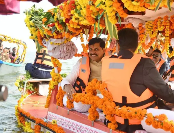 मुख्यमंत्री मोहन यादव ने भोपाल बोट क्लब में शिकारा बोट सेवा का शुभारंभ किया