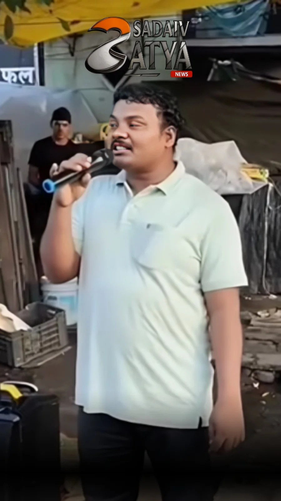 सड़क पर गाते हुए युवक की आवाज़ बनी चर्चा – रातोंरात स्टार
एक युवक सड़क किनारे बॉलीवुड गाना गाता दिखा। आवाज़ इतनी शानदार कि वीडियो वायरल हो गया।