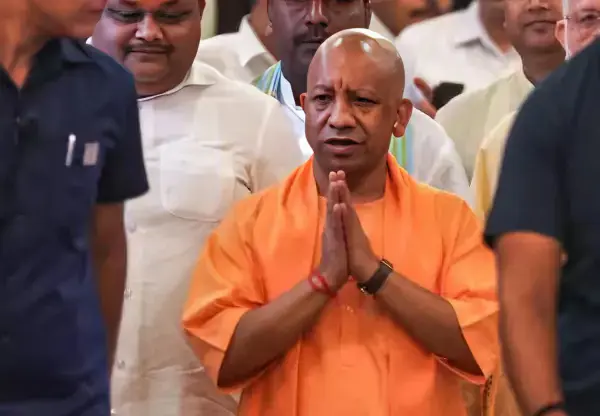 श्रीकृष्ण जन्मभूमि में की विशेष पूजा