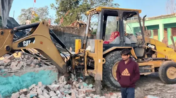 रामनगर के पुछड़ी गांव में अतिक्रमण हटाने की बड़ी कार्रवाई