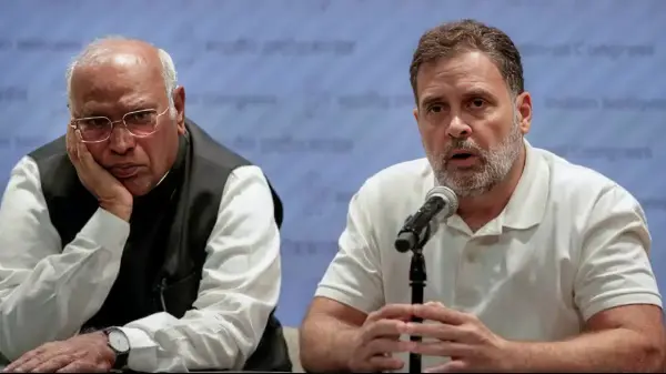 राहुल गांधी की SIR याचिका पर सुप्रीम कोर्ट में क्यों लगा ब्रेक?