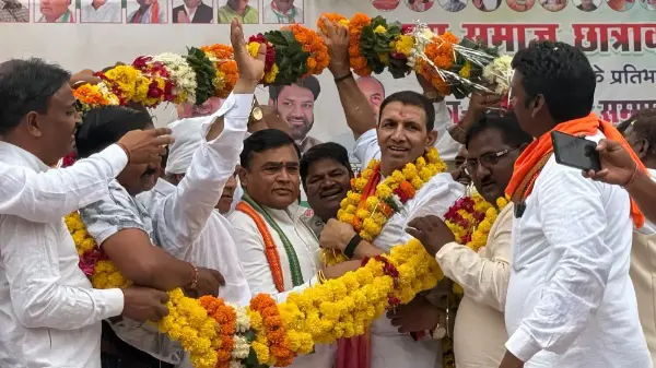जीतू पटवारी ने मां पीतांबरा के किए दर्शन