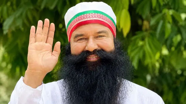 पैरोल पर सियासी घमासान