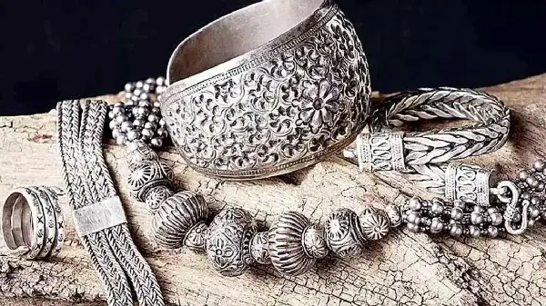 सोने की महंगाई से चांदी की बढ़ी मांग