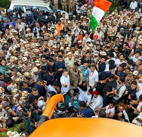 जंतर-मंतर पर प्रदर्शन के दौरान हिरासत में लिए गए राहुल गांधी रिहा