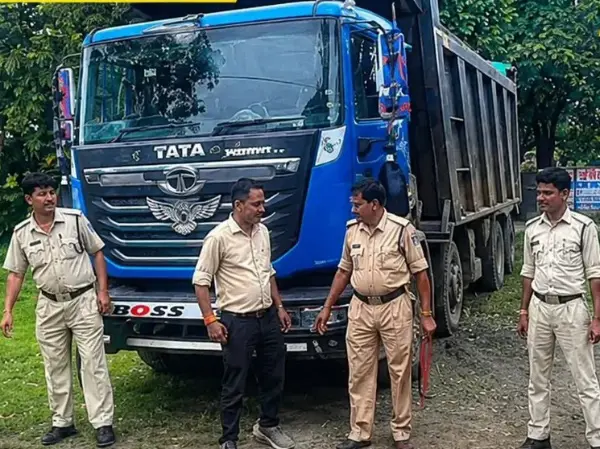 रेत के खेल पर खनिज विभाग का वार, बिना नंबर हाईवा जब्त