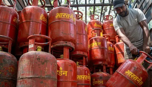 LPG सब्सिडी के लिए 1 अक्टूबर से आधार ऑथेंटिकेशन जरूरी