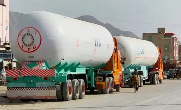 पाकिस्तान में LPG सिलेंडर की कीमत 7000 पाकिस्तानी रुपये तक पहुंची