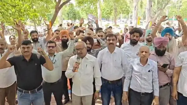 पुरानी पेंशन समेत मांगों को लेकर राष्ट्रव्यापी प्रदर्शन