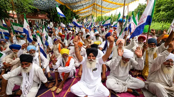 चंडीगढ़-मोहाली बॉर्डर पर किसान डटे