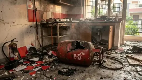 बेंगलुरु में LPG सिलिंडर लीक से घर में लगी आग