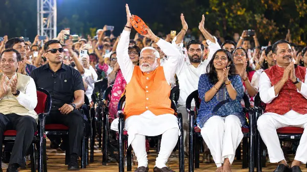 दिल्ली में भजन क्लबिंग में पहुंचे PM मोदी